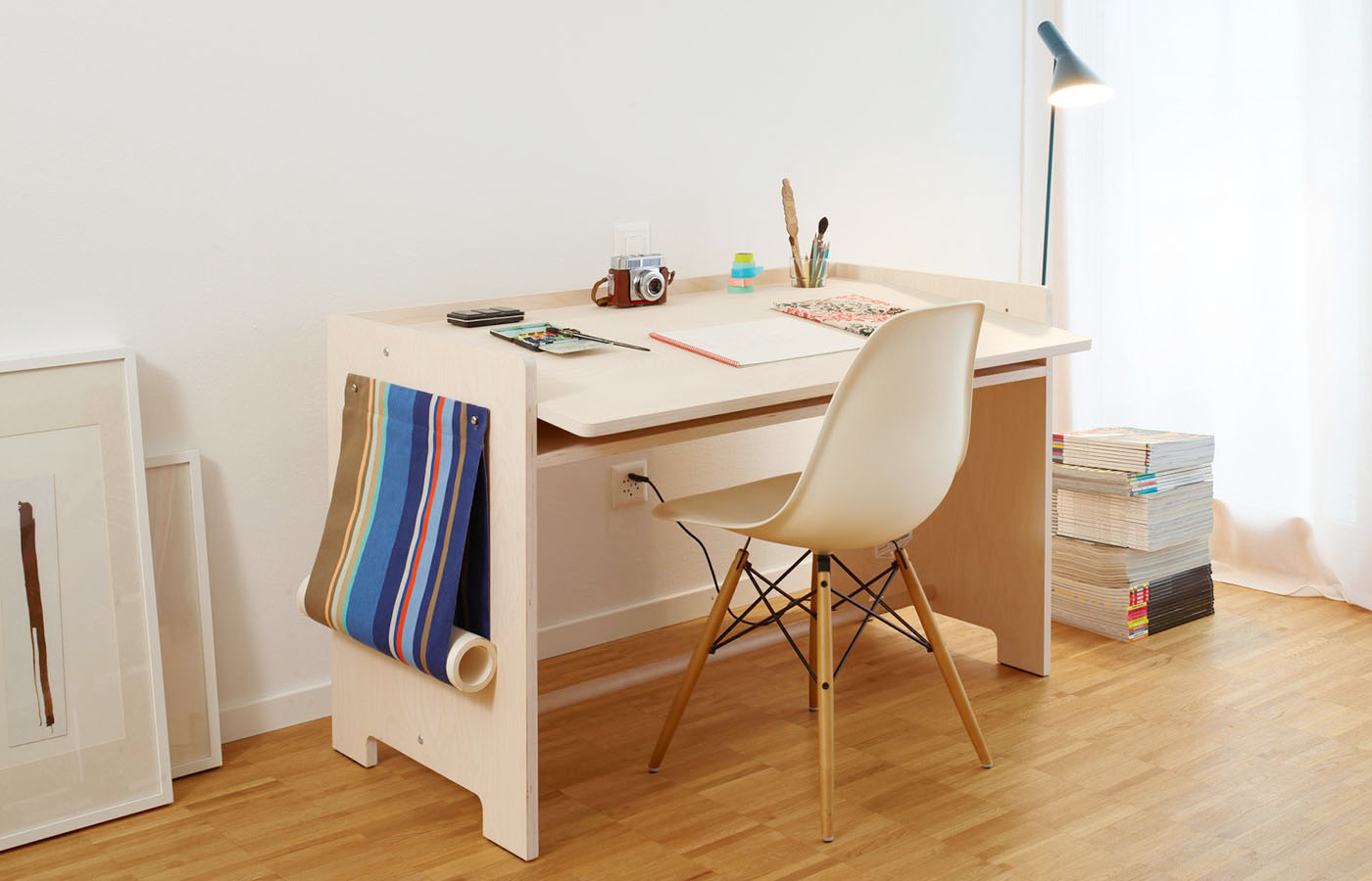 djustable-study-desk-blueroom