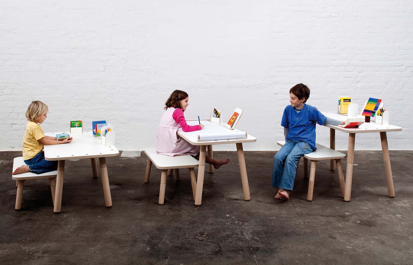 childrens-desk-that-grows-with-the-child-pure-position