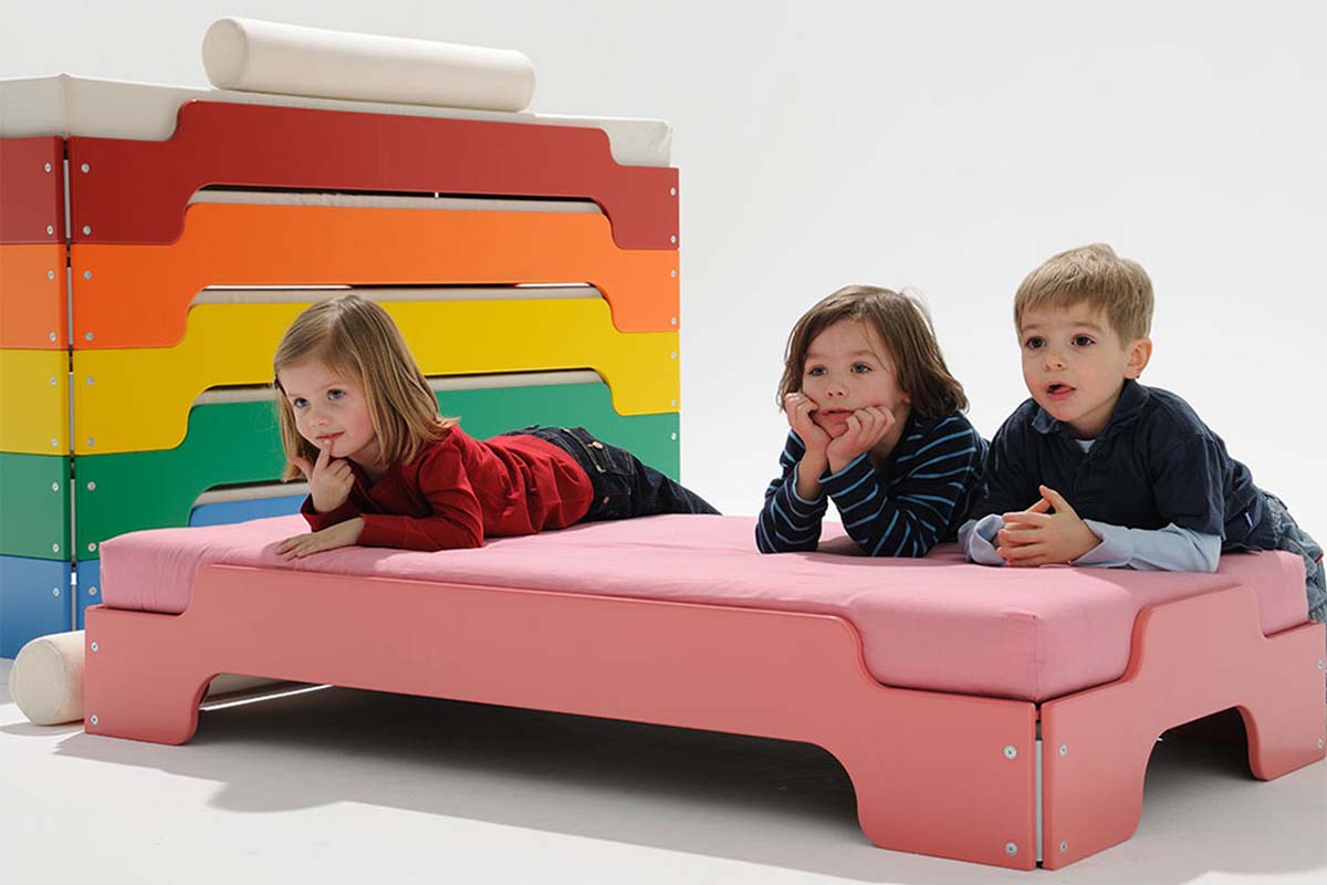 stackable-cot-stapelliege-rolf-heide-mueller-small-living
