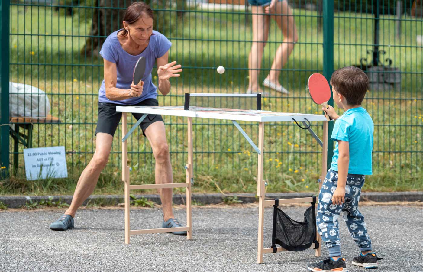 outdoor-spiele-mit-kindern-dish-tennis