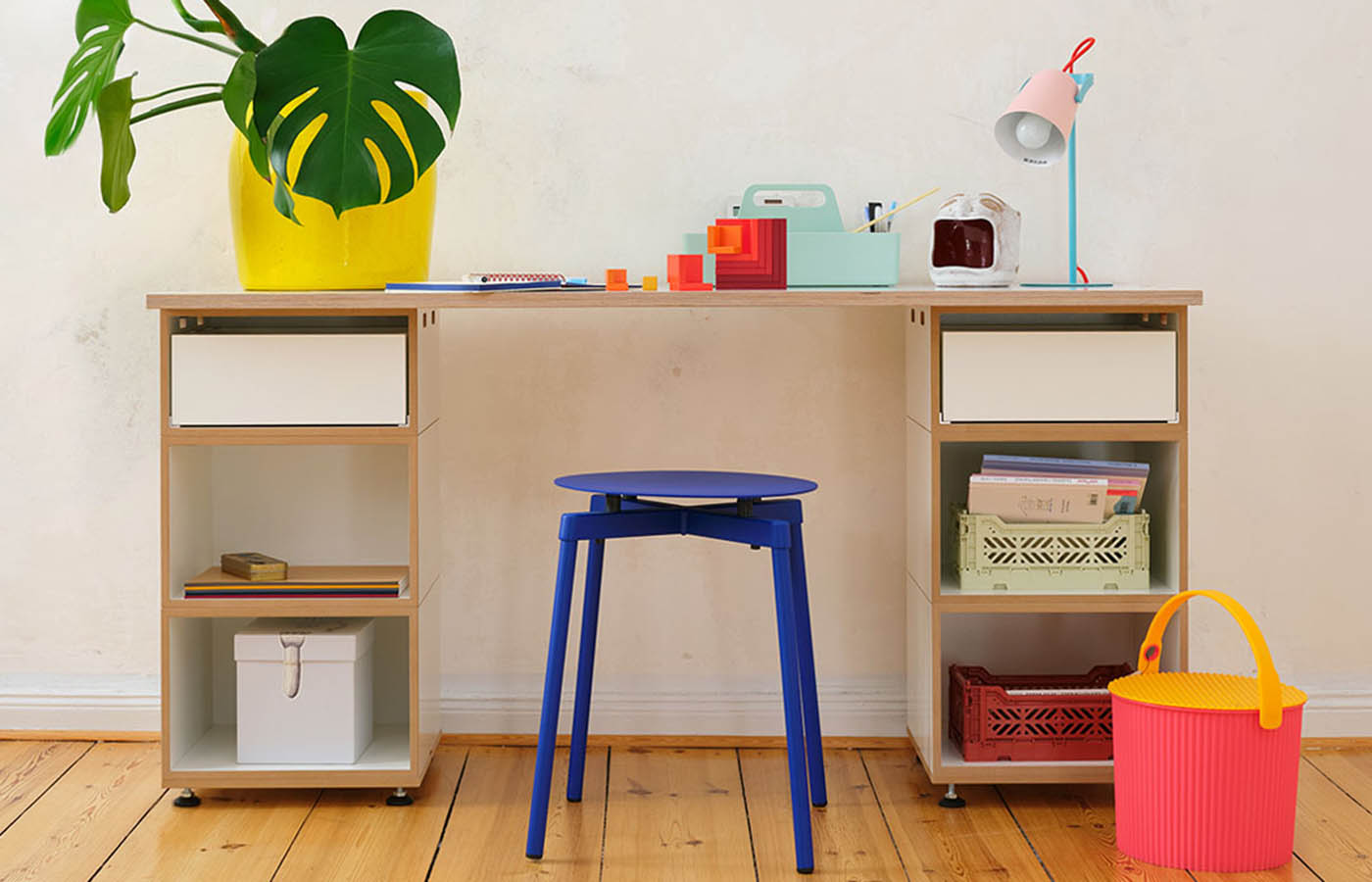 kinderschreibtisch-mit-stauraum-stocubo